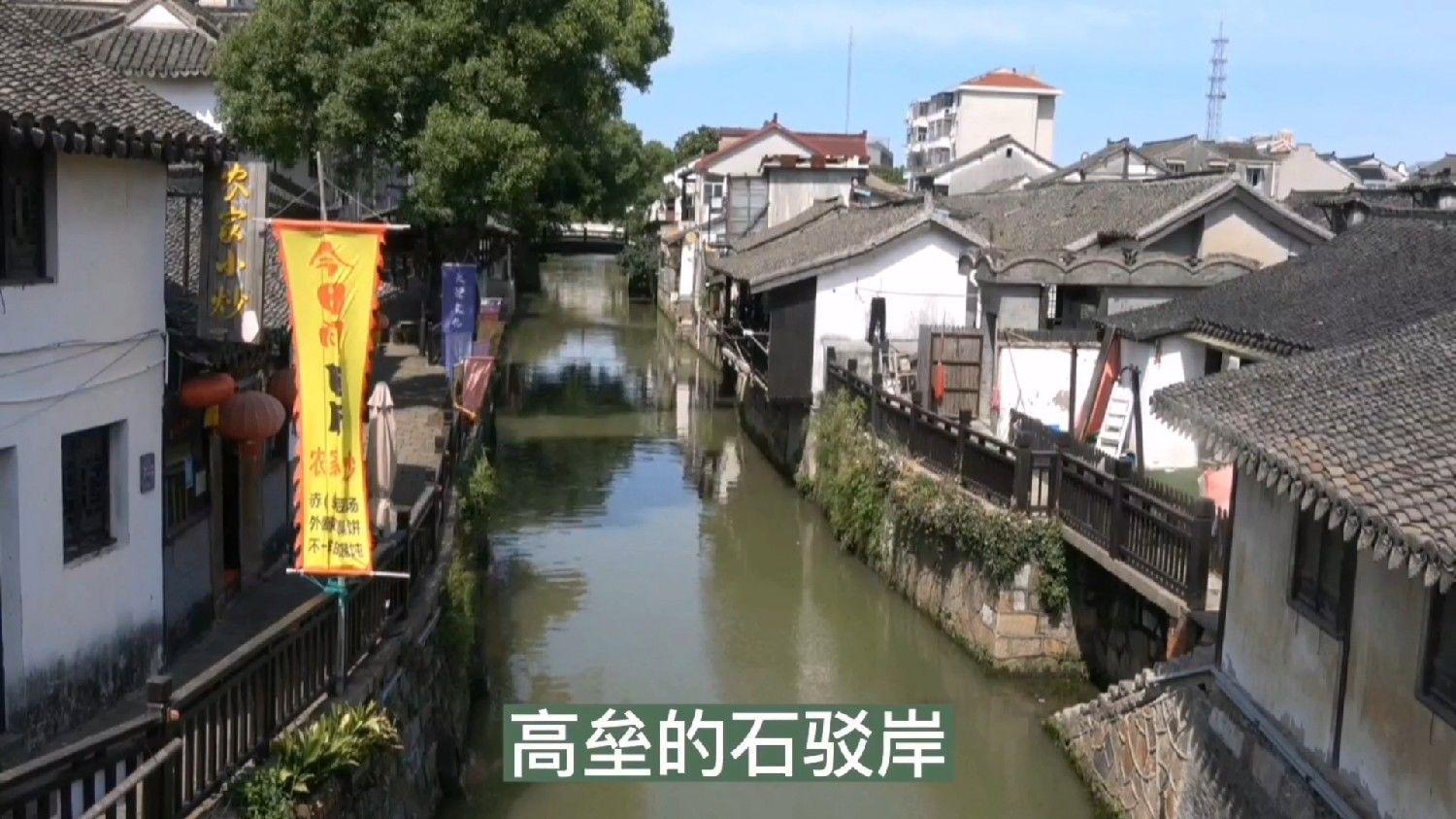 穿长裙时脚上搭配一双及膝的高跟靴子会不会显得粗苯？